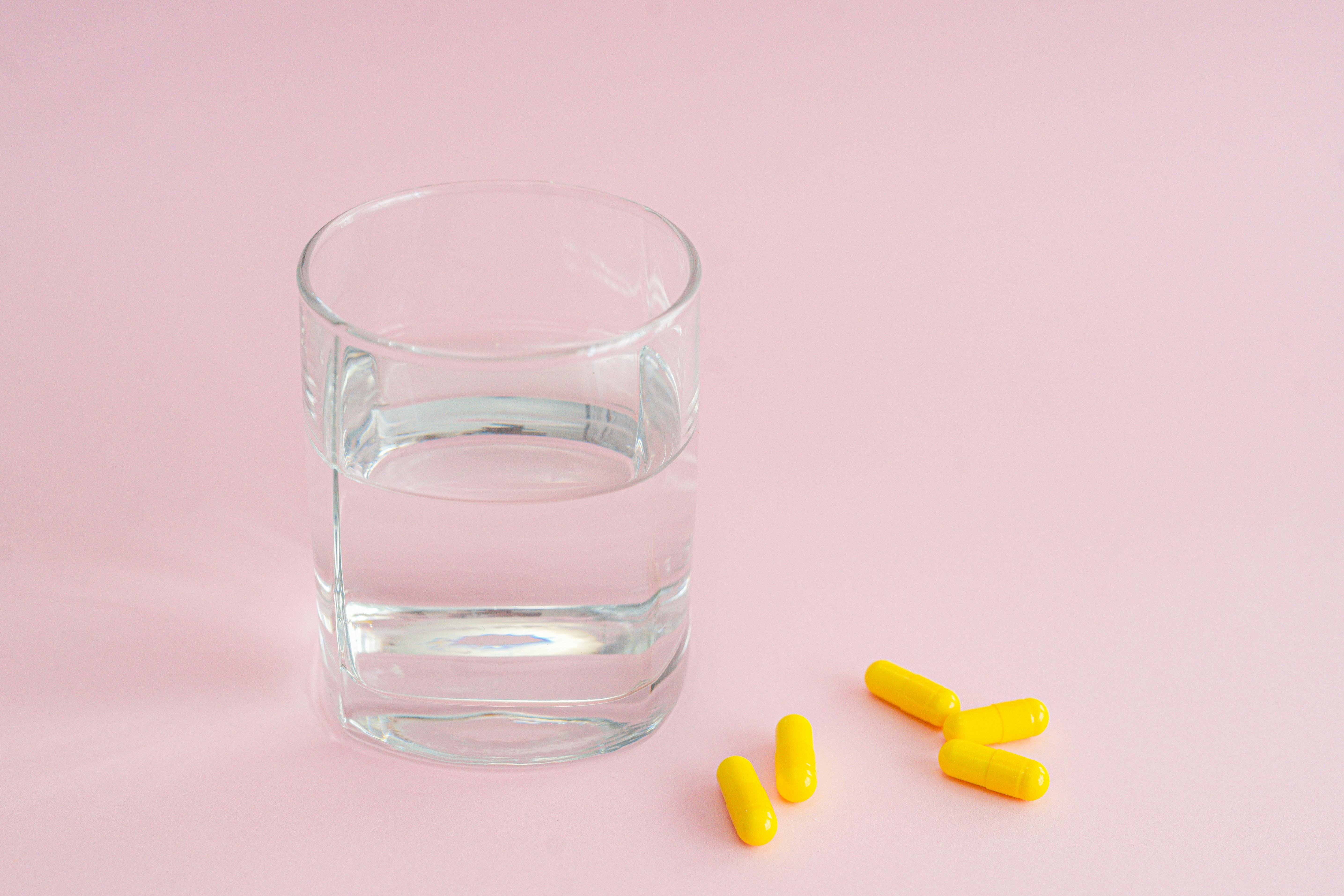 水と一緒に飲む薬
